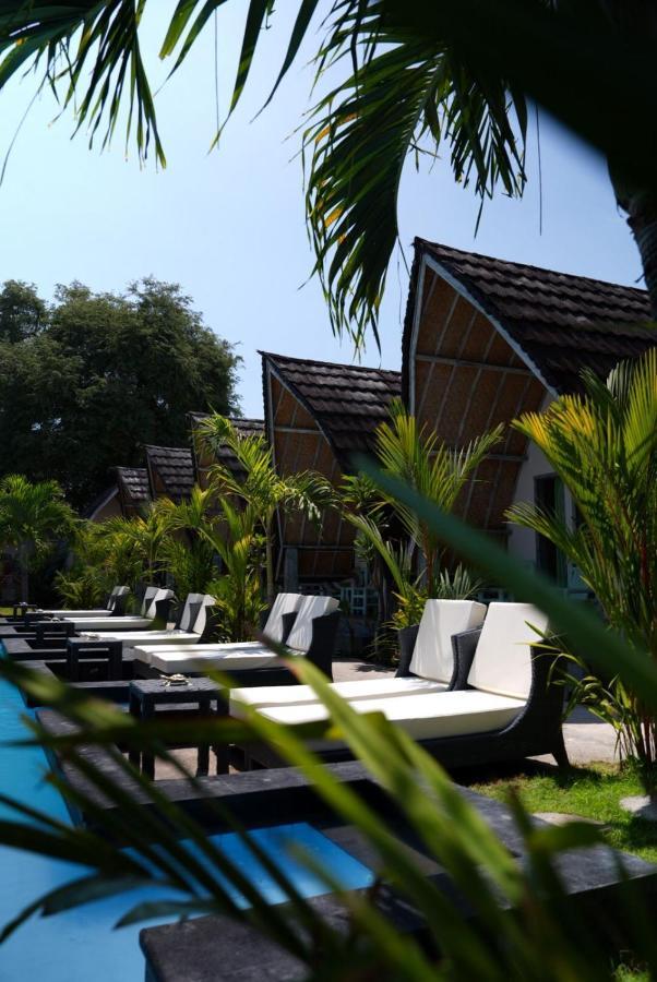 Copacabana Gili Air Hotel Exterior foto